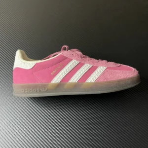 AD Sambas, "M" - "IF1809"  Adisamba Strawberry Bear!