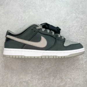 AY Batch DUNK, "AY" - "BQ6817-007"