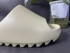 LW Batch adidas originals Yeezy, "LW " - "FZ5904" adidas originals Yeezy Slide “Resin”