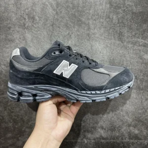 M Batch New Balance 2002, " M " -  Batch " M2002RBV " New Balance 2002 black vintage!