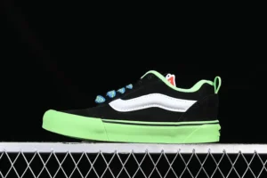 vans Bread shoes, "28" - "VN000CRPGRN"Vans bread shoes black and green