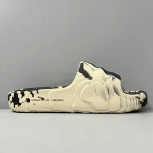 ADILETTE 22, "GX6947"