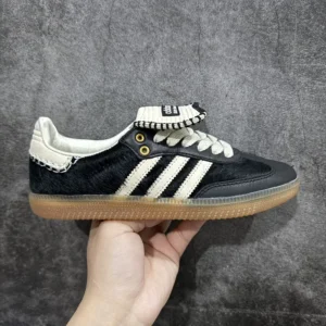 AD Sambas, " TOP " -  " IE0580 " Adidas Samba Horse Hair Black!