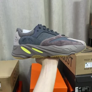 Yeezy 700, " LW " -  " EE9614 " Coconut 700 First Generation Black Purple!