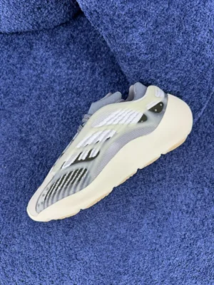 Yeezy 700, " S2 " -  " ID1674 " Coconut 700V3 Grey Green!