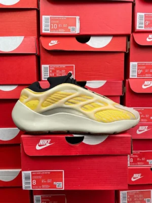 Yeezy 700, " FC " -  " HP5425 " Coconut 700V3 white yellow!
