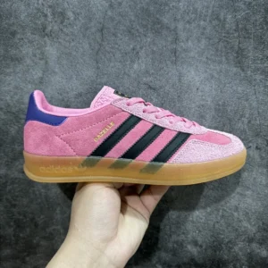 AD Sambas, " TOP " -  " IE7002 " Adidas Gazelle Strawberry Bear!
