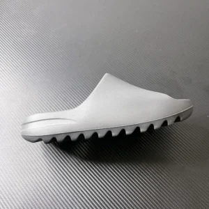 LW Batch adidas originals Yeezy, "LW " - "HQ6448"adidas originals Yeezy Slide “Onyx”