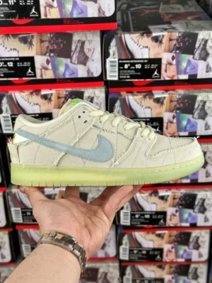 AY Batch DUNK, "AY" - "DM0774-111"
