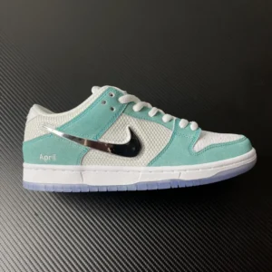 M Batch DUNK, " M " -  " FD2562-400 " DUNK Frozen Rose!