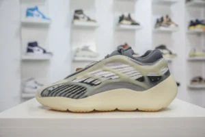 Yeezy 700, " FC " -  " ID1674 " Coconut 700V3 Grey Green!
