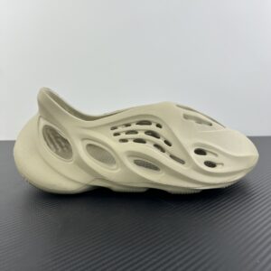 LW Batch Runner, "LW batch" - "GV6840"Yeezy Foam Runner