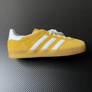 AD Sambas, " M " -  " HQ8716 " Adisamba Yellow and Whit