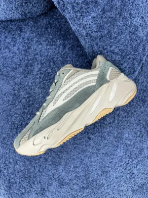 Yeezy 700, "FC" - "GZ0724" Coconut 700V2 Coffee!