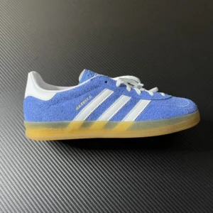 AD Sambas, " M " - " HQ8717 "  Adidas Samba Blue and White!