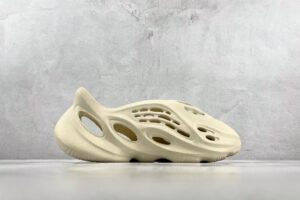 LW Batch Runner, "LW batch" - "FY4567"Yeezy Foam Runner