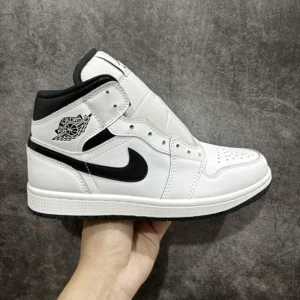 AIR JORDAN 1, "DT" -  "DQ8426-132"Air Jordan AJ1 Mid mid top white and black