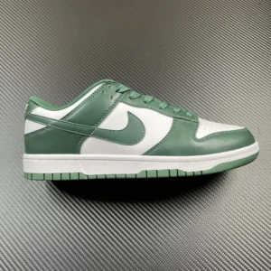 AY Batch DUNK, "AY" - "FV0395-200"