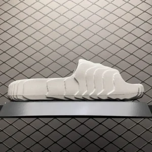 ADILETTE 22, "HQ4670"