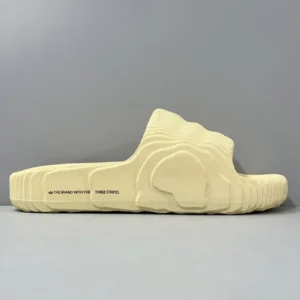 ADILETTE 22, "GX6945"