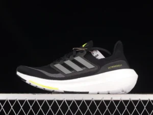 WM Batch UB, "" - "HQ6339" Ad Ultra Boost Light 23  UB9.0