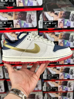 AY Batch DUNK, "AY" - "304292-272"