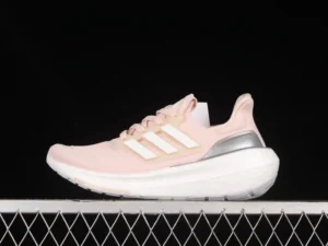WM Batch UB, "" - " HQ8600" Ad Ultra Boost Light 23 UB9.0