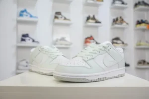 NEW VT Batch DUNK, "NEWVT" - "DN1431-102"DUNK