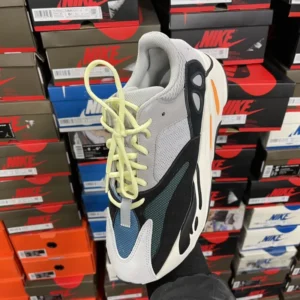 Yeezy 700, " LW" -  " B75571 " Coconut 700 original color!