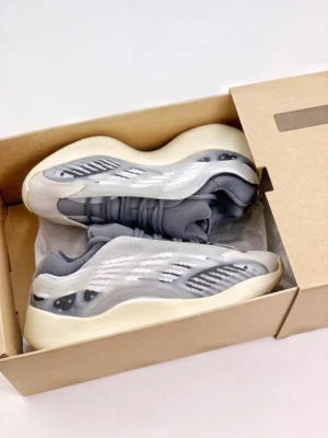 Yeezy 700, " GC " -  " ID1674 " Coconut 700V3 black white gray gradient!