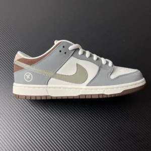 AS Batch DUNK, "AS" - "FQ1180-001"Southeast Asian version of DUNK gray and white co-branding