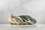 LW Batch Runner, "LW batch" - "GV7904"Yeezy Foam Runner