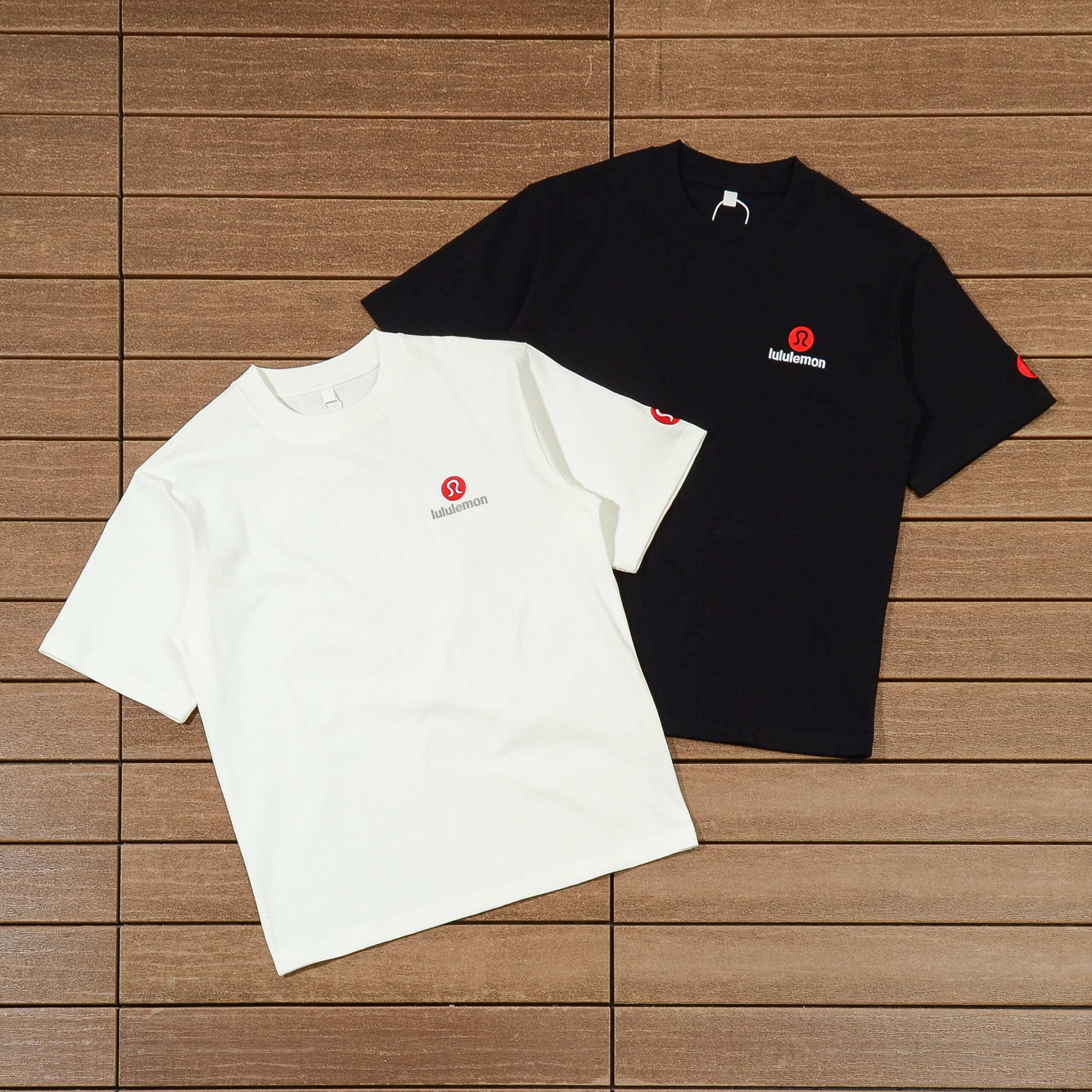 LULULEMON T-SHIRT