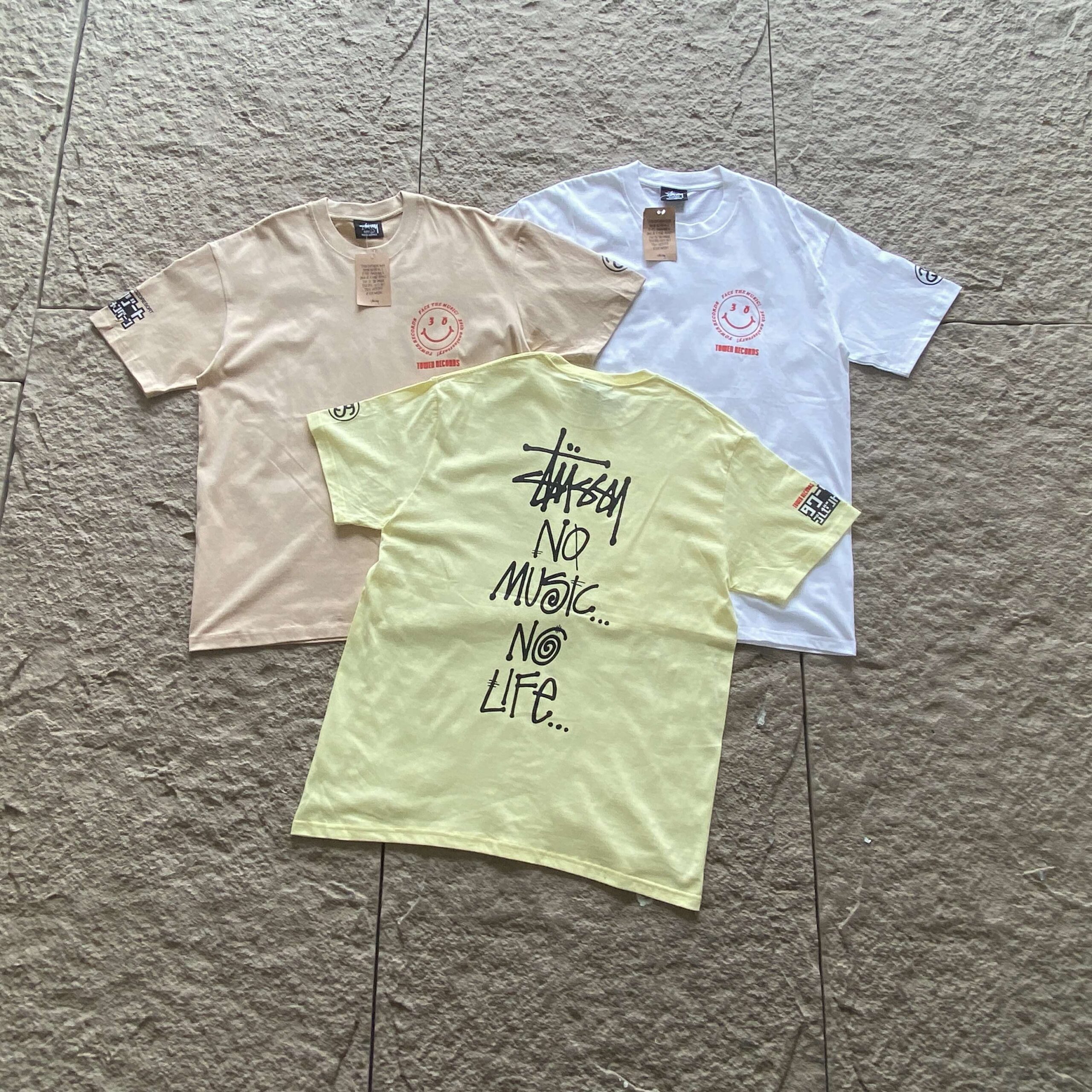 STUSSY T-SHIRT