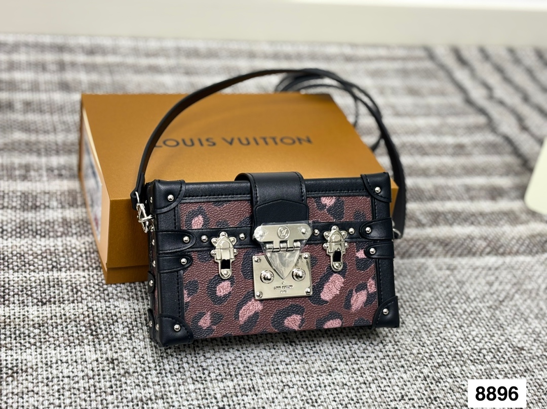 LV BAG