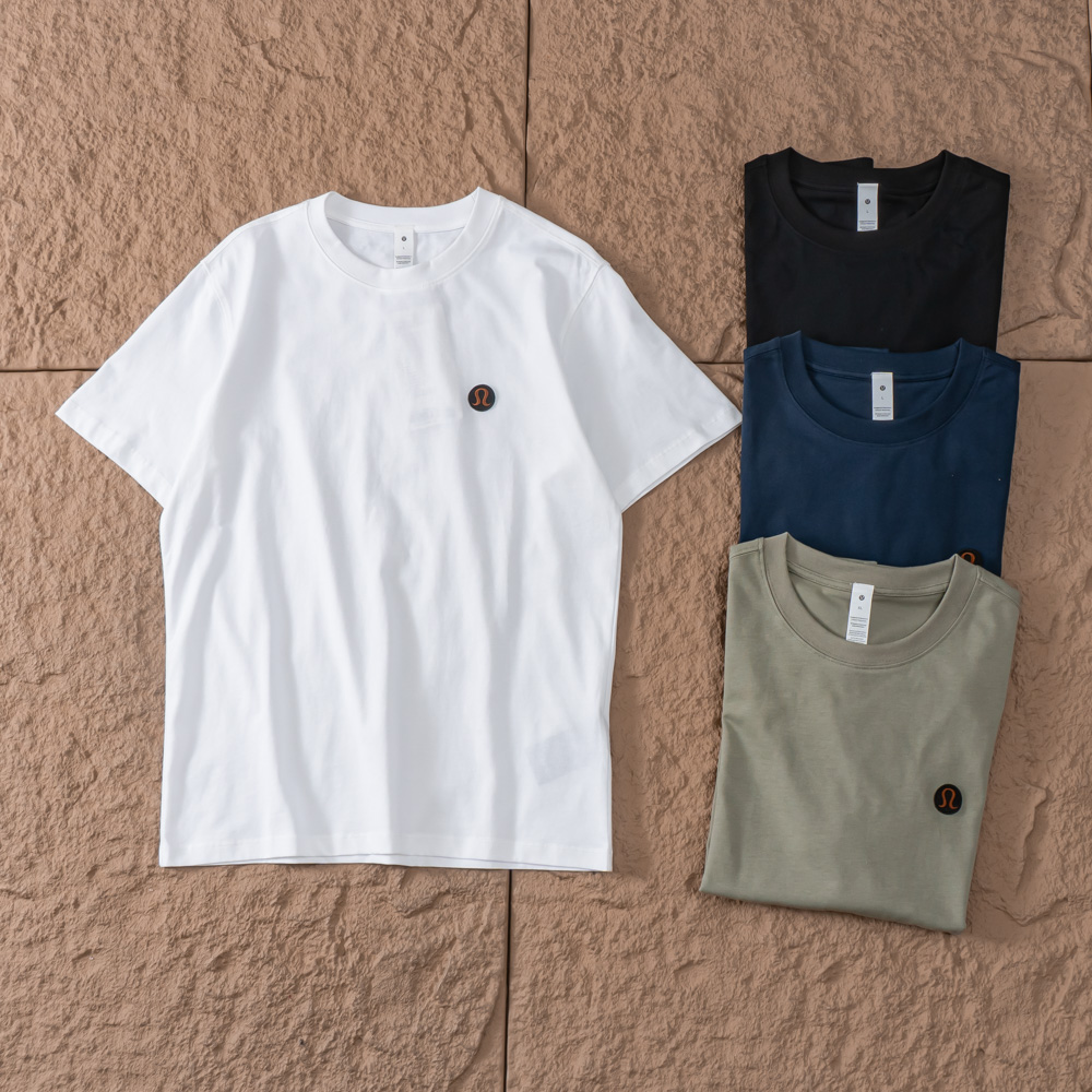 LULULEMON T-SHIRT