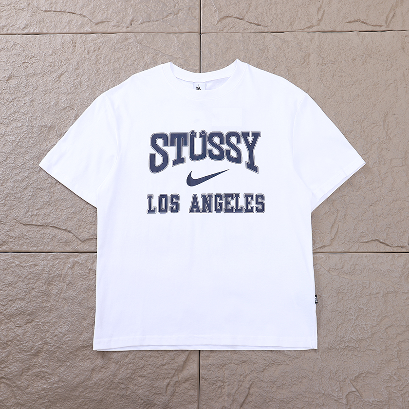 STUSSY T-SHIRT