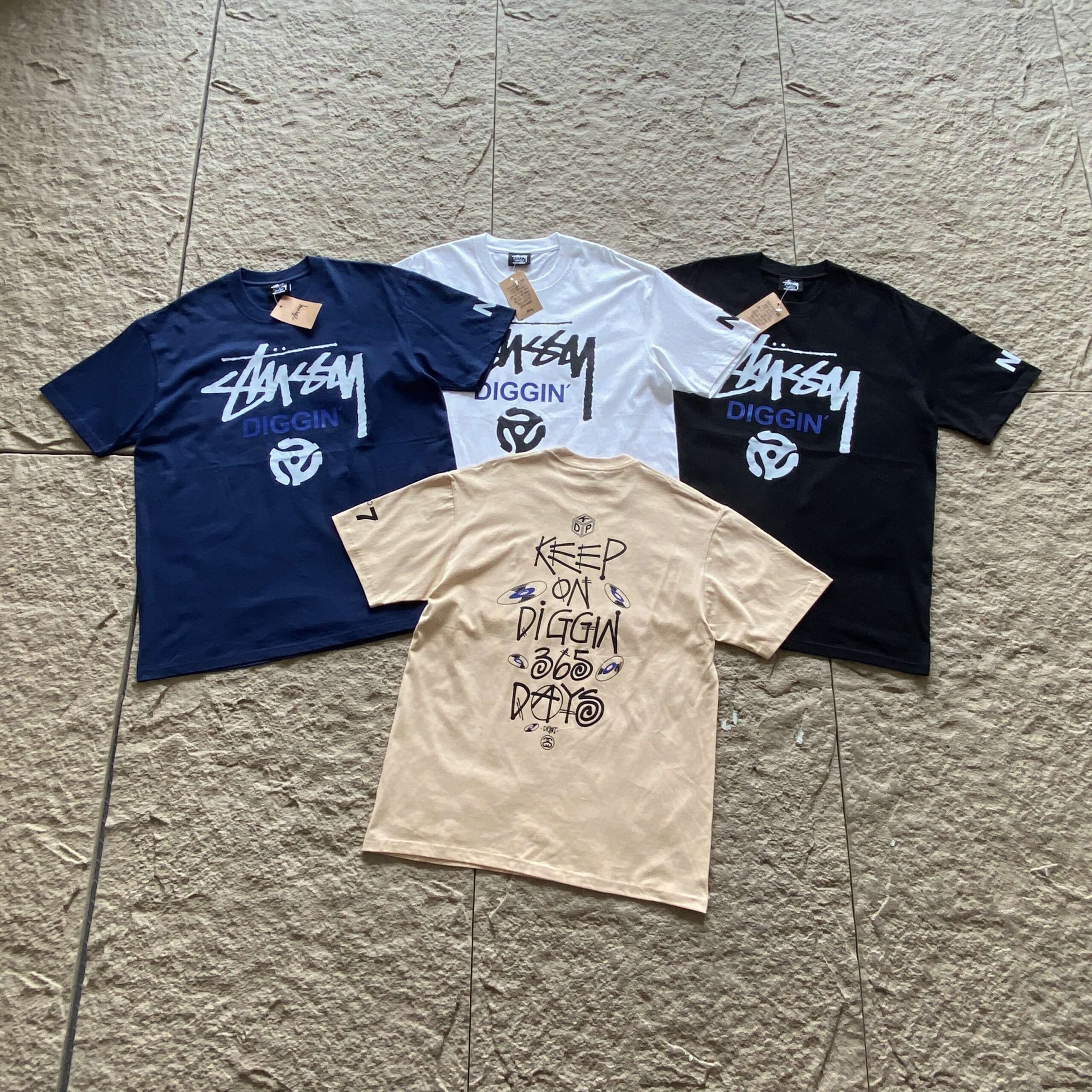 STUSSY T-SHIRT