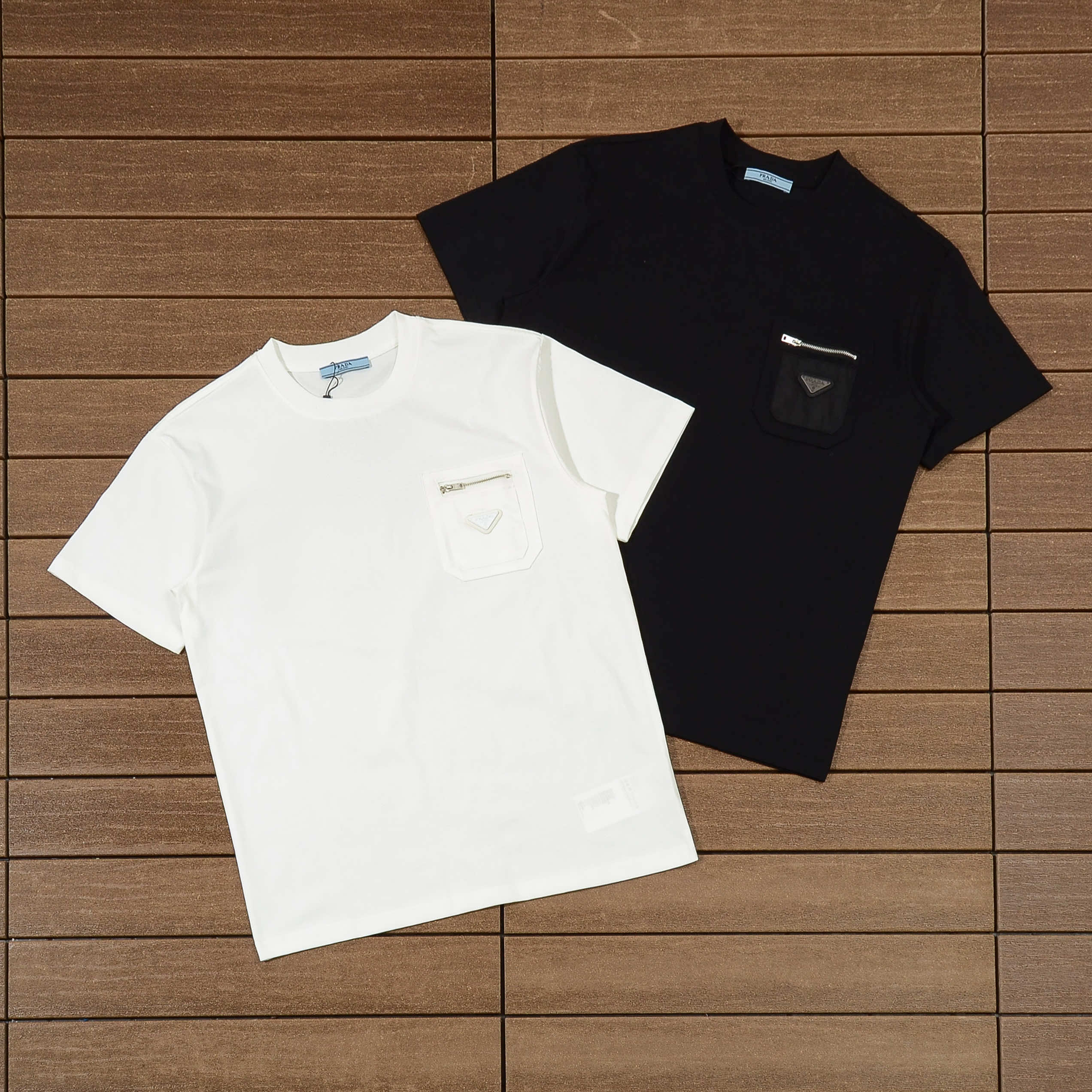 PRADA T-SHIRT