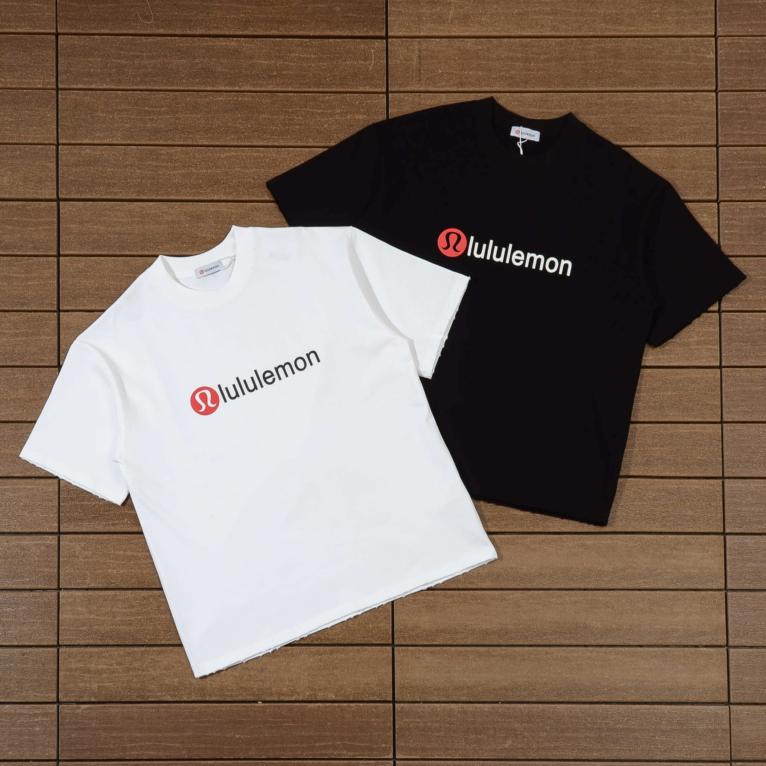LULULEMON T-SHIRT