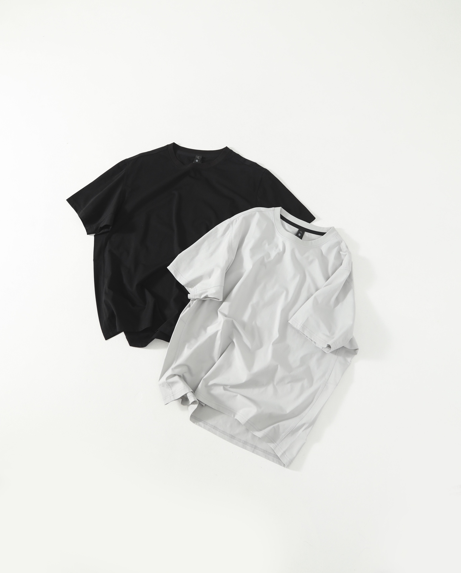 LULULEMON T-SHIRT