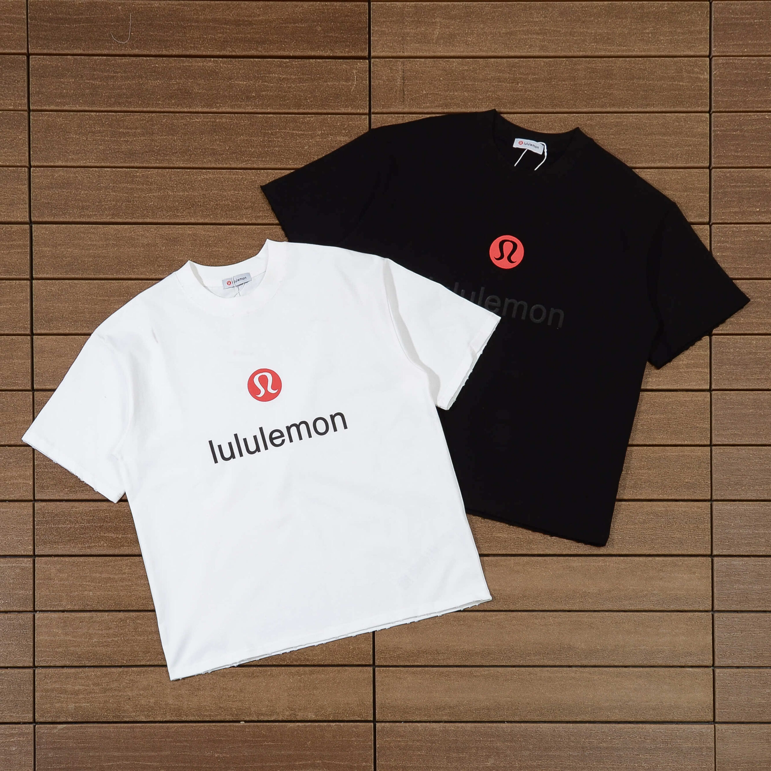 LULULEMON T-SHIRT