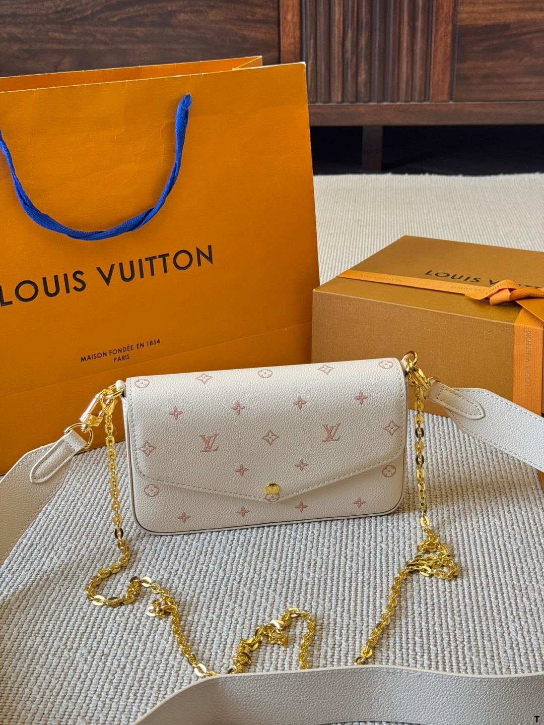 LV BAG