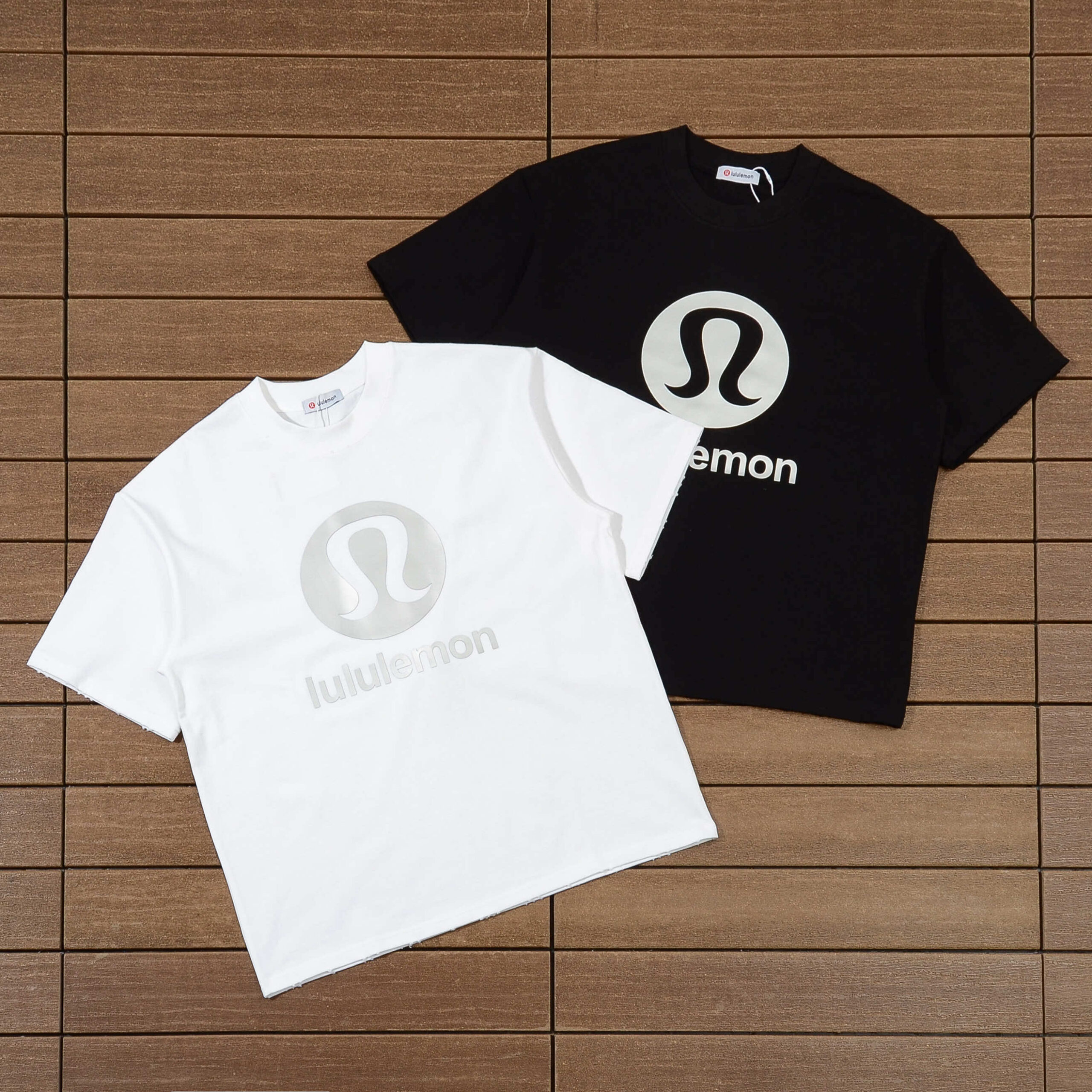 LULULEMON T-SHIRT