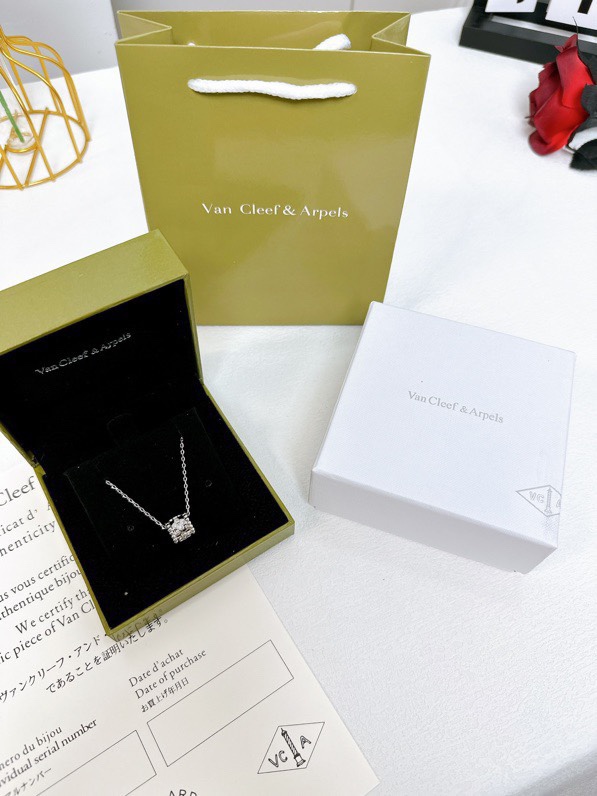 Van Cleef & Arpels JEWELRY