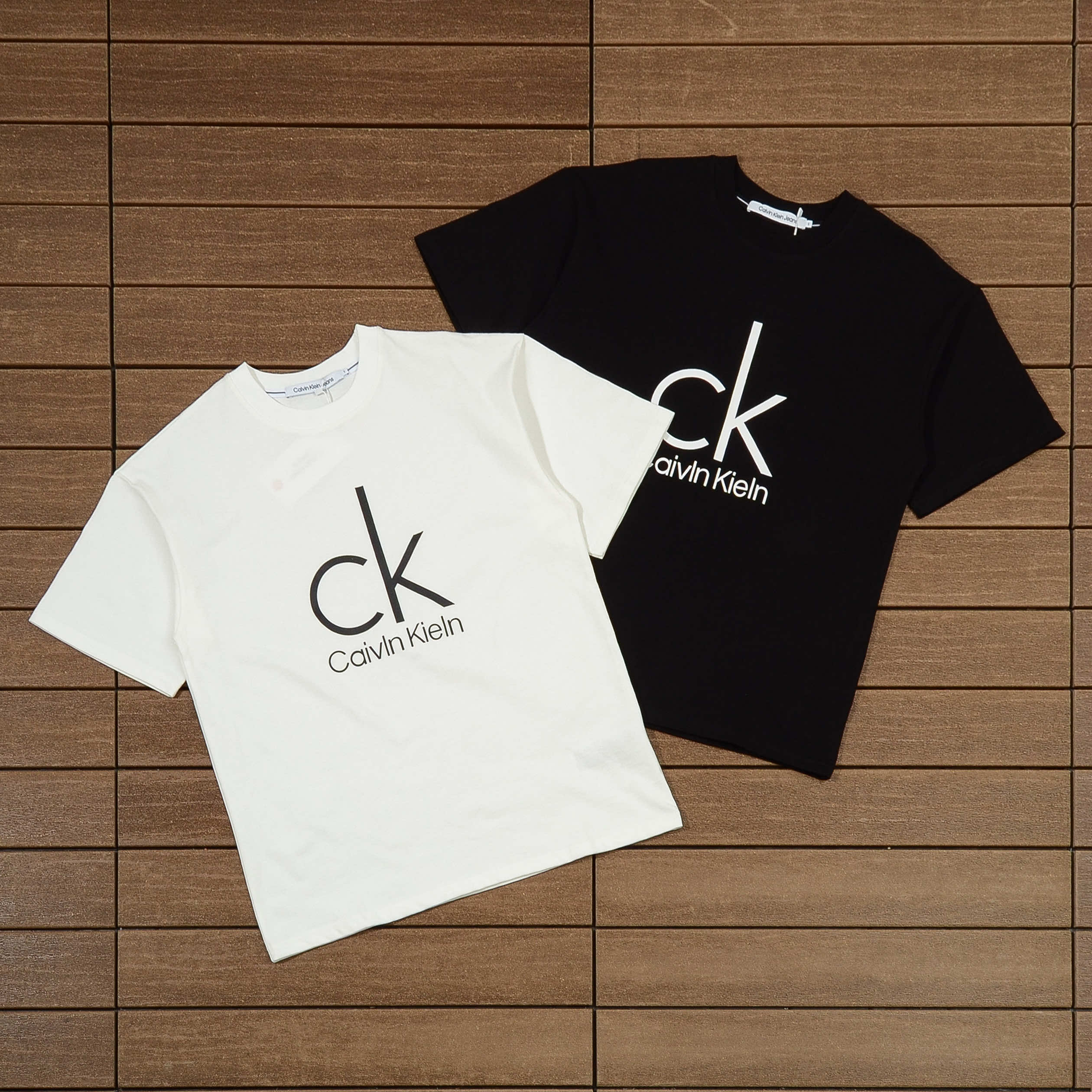 CALVIN KLEIN T-SHIRT
