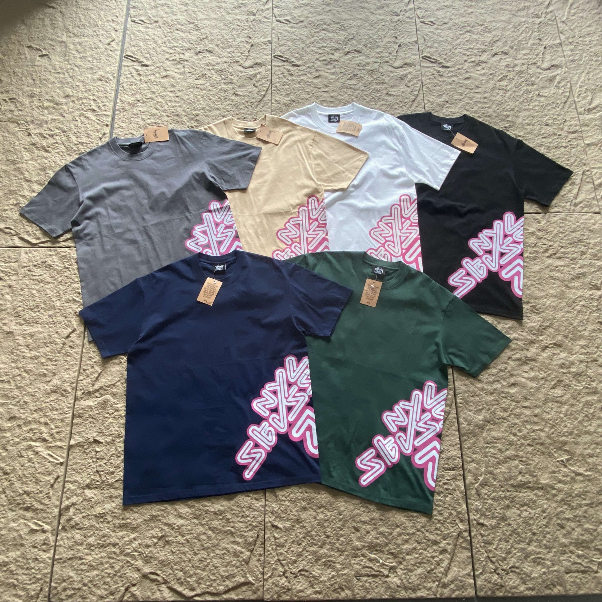 STUSSY T-SHIRT