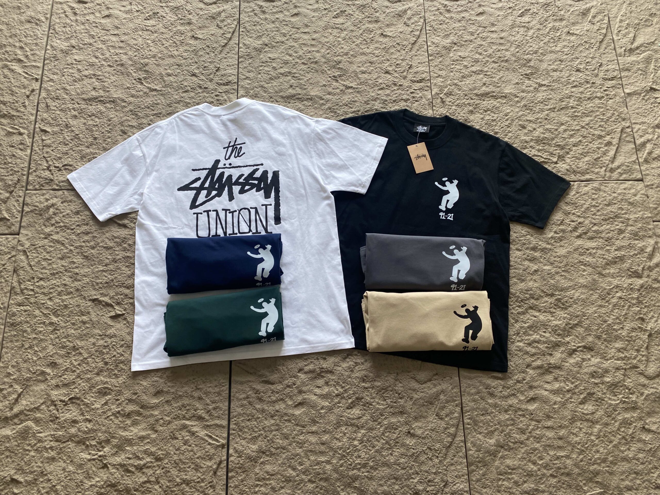 STUSSY T-SHIRT