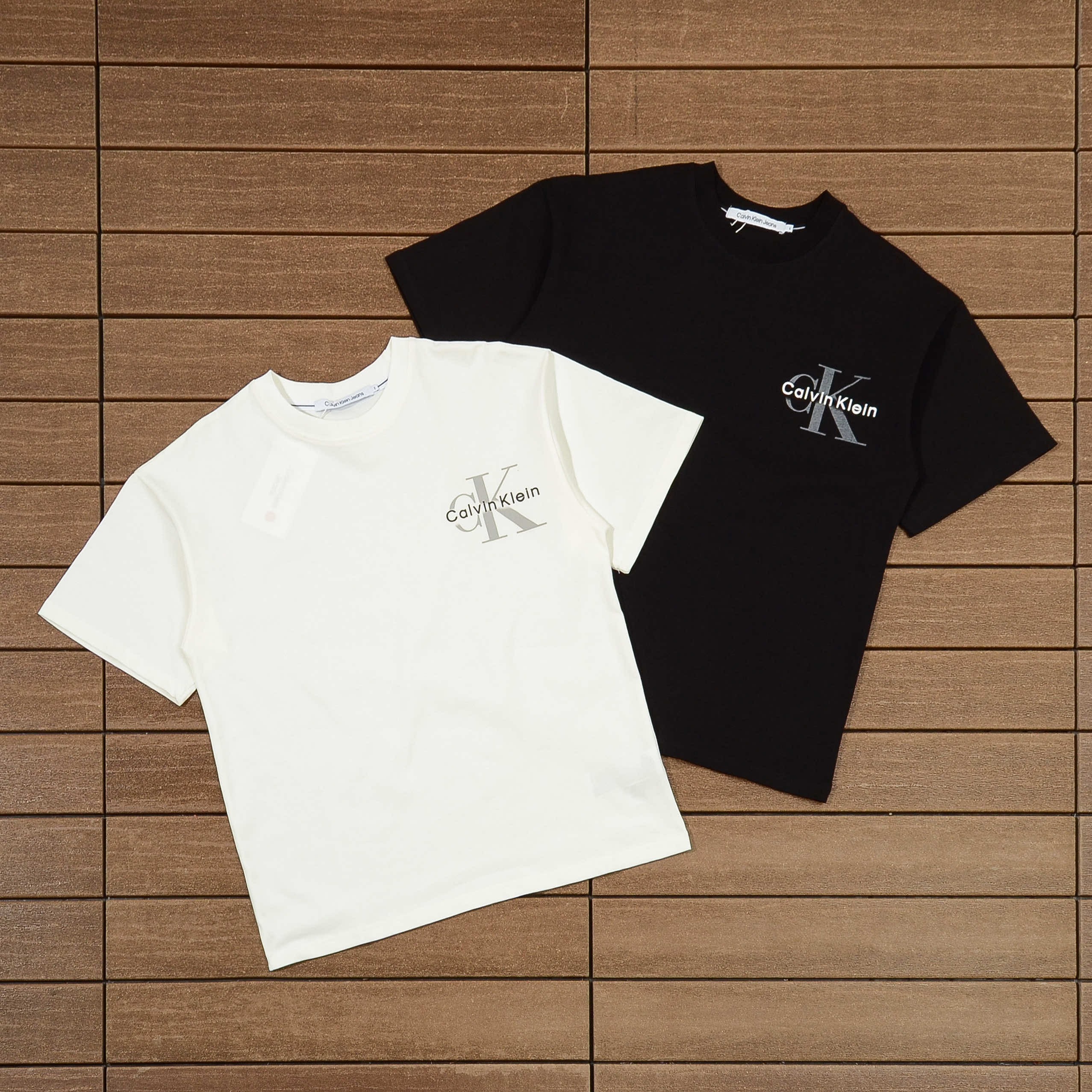 CALVIN KLEIN T-SHIRT