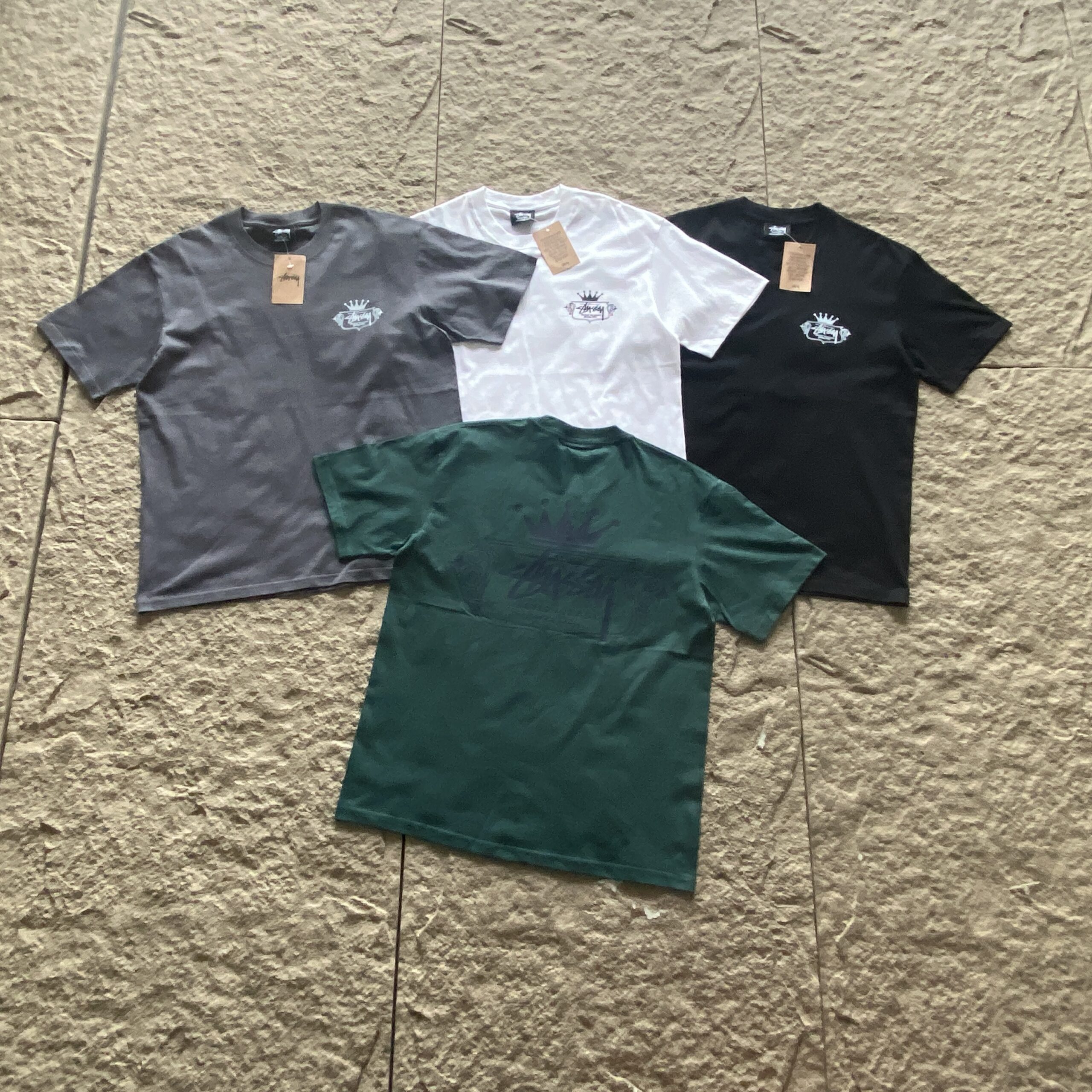 STUSSY T-SHIRT